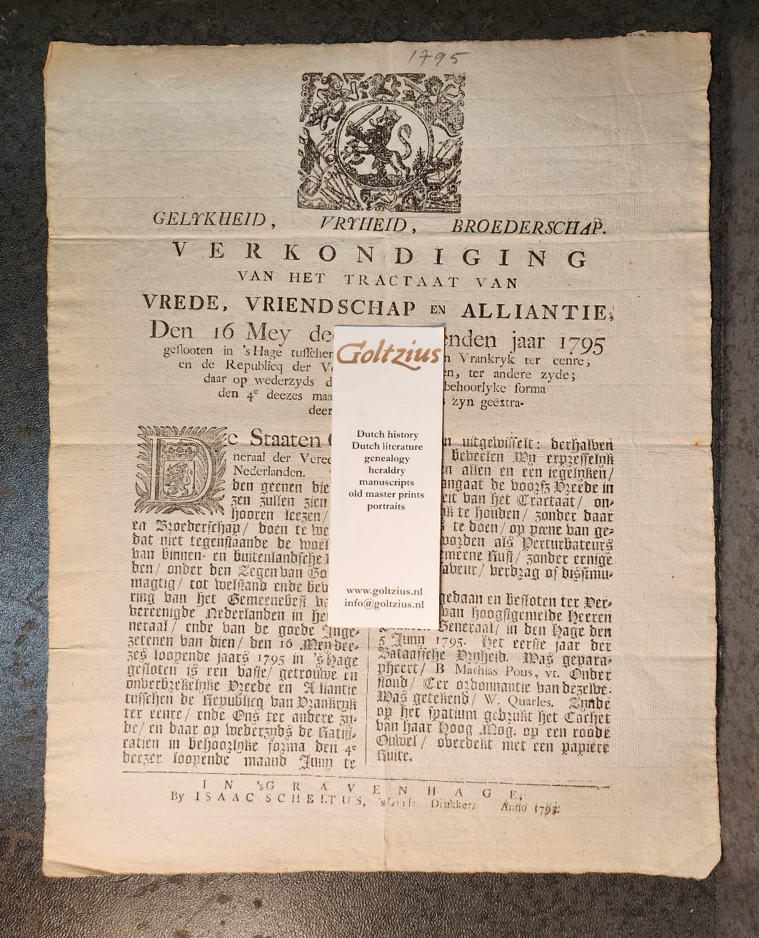 Verkondiging van het tractaat van vrede, vriendschap en alliantie. Den 16 mey 1795 (...) geslooten tusschen de republicq van Vrankrijk en (...) der Ver. Provincien. Gravenhage 5-6-1795. Groot blad plano, gedrukt.