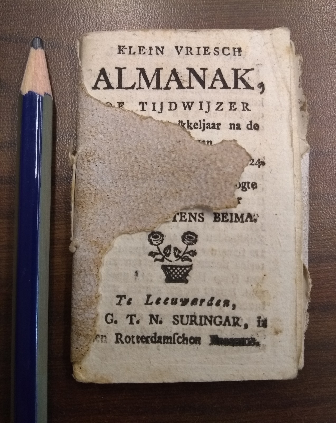 BEIMA, ELTE MARTENS, - Klein Vriesch Alamanak, of tijdwijzer voor het Schrikkeljaar na de Geboorte van Jezus Christus, 1824. Berekend op de Poolshoogte van Leeuwarden, door Elte Martens Beima. 