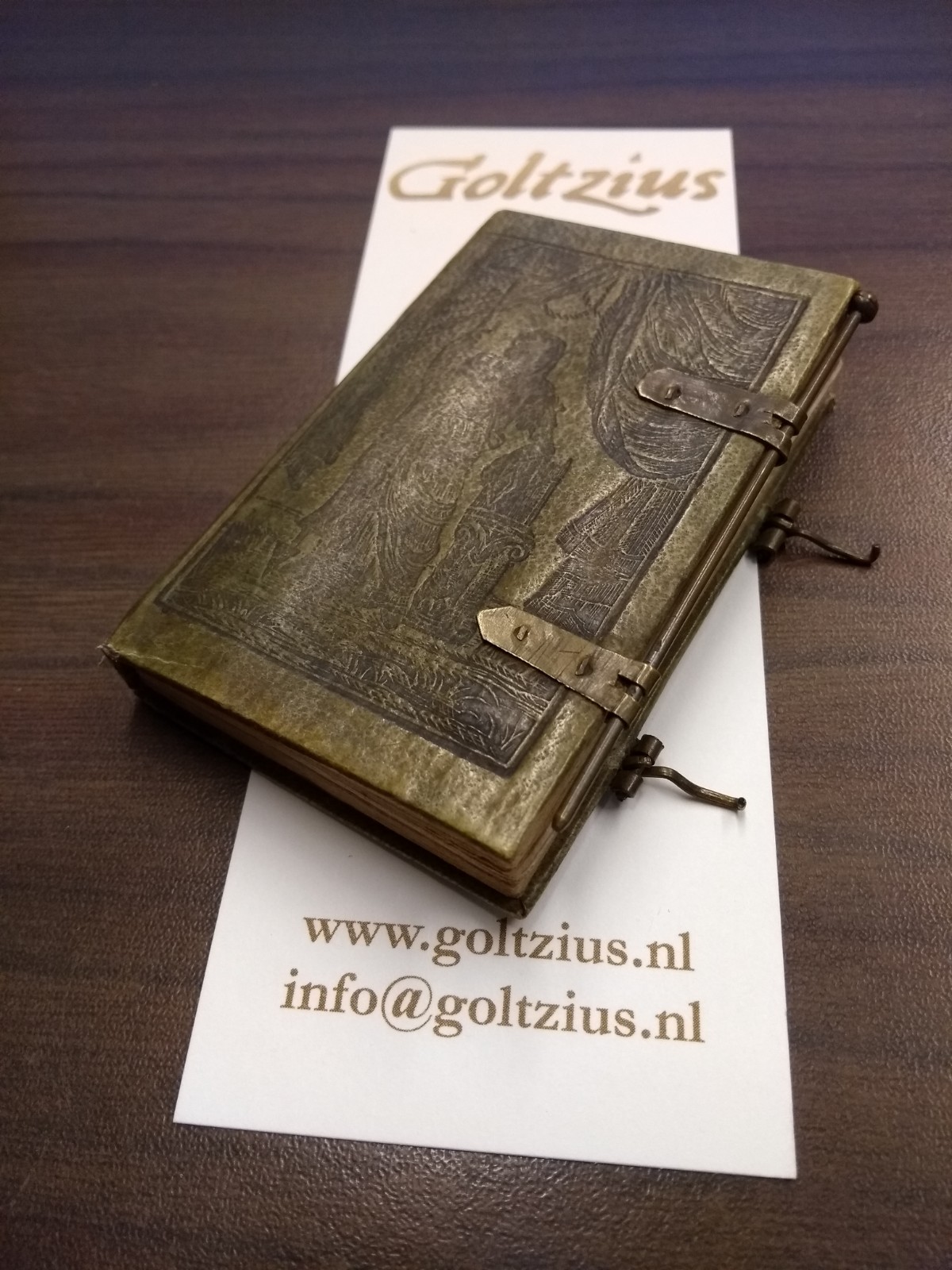 DAM, MEYNDERT VAN, Almanach, Op 't Jaar ons Heeren Jesu Christi, 1794. Doorsien met de Jaar- / Paarde- / Beeste- en Leermarkten: En de Maans op- en ondergang. Door Meyndert van Dam. Met Previlegie voor 15. Jaren.