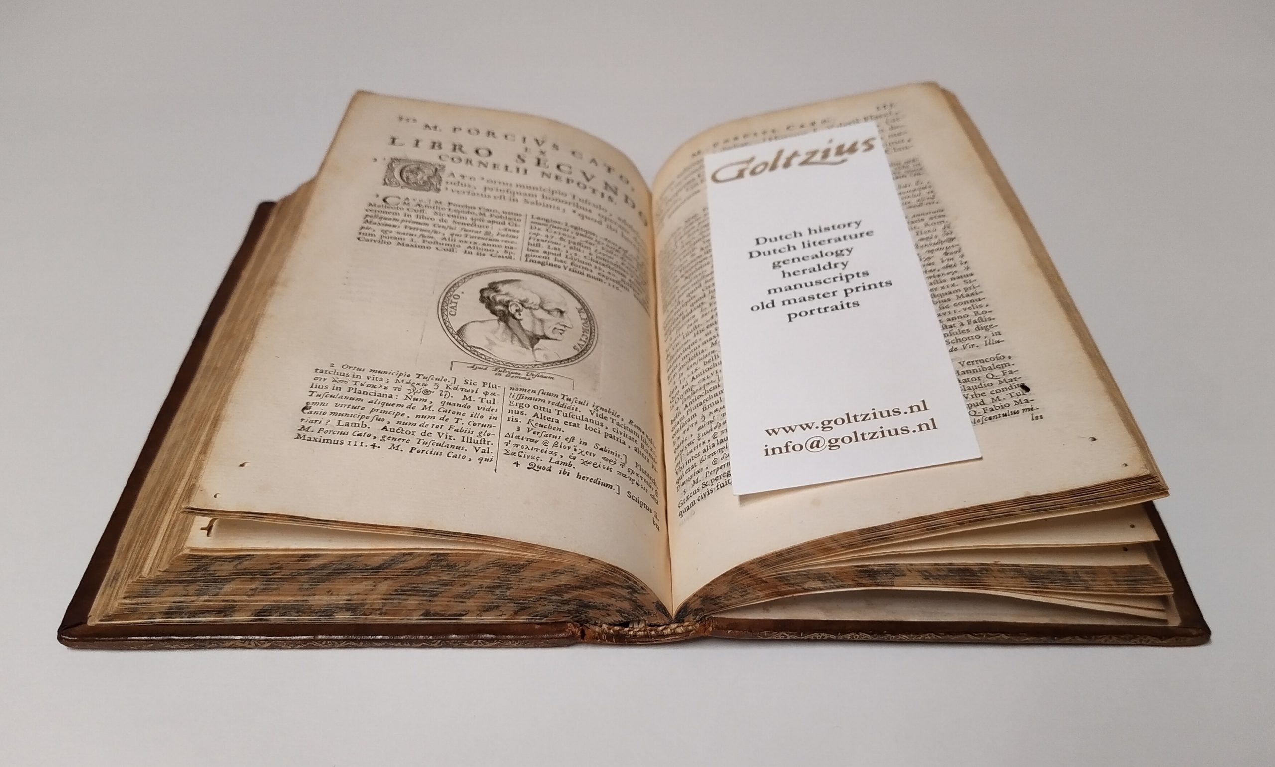 NEPOS, CORNELIUS, Cornelii Nepotis Vitae excellentium imperatorum, observationibus ac Notis Commentatorum, quotquot hactenus innotue^re, illustratae. Accesserunt huic Editioni praecipuorum Graeciae Imperatorum Icones aeri incisae, ut & Index Rerum & Verborum praecedenti mu