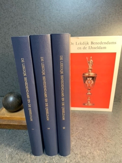 HENGST, J.A. VAN / F.A.R.A. VAN ITTERSUM, De Lekdijk benedendams en de IJsseldam. Geschiedenis van dit Hoogheemraadschap van af de vroegste tijden tot in de tweede helft der 19e eeuw (en voortgezet tot in de 20e eeuw) and De Lekdijk Benedendams en de IJsseldam.