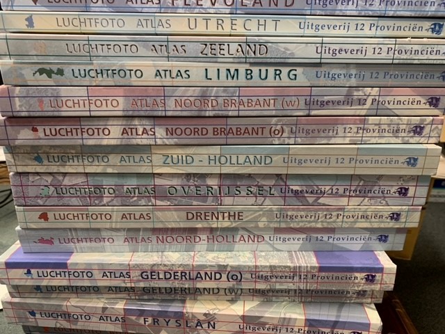 Luchtfoto atlas. Complete set in 14 volumes of all Dutch provinces.