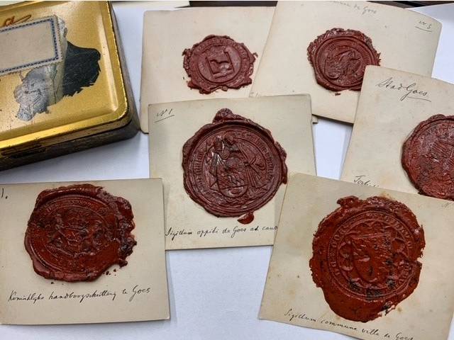Wax seals of the city of Goes in Zeeland in metal cigar box.