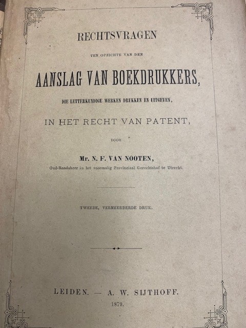 NOOTEN, N.F.VAN, Rechtsvragen ten opzichte van den aanslag van boekdrukkers, die letterkundige werken drukken en uitgeven, in het recht van patent / door N.F. van Nooten