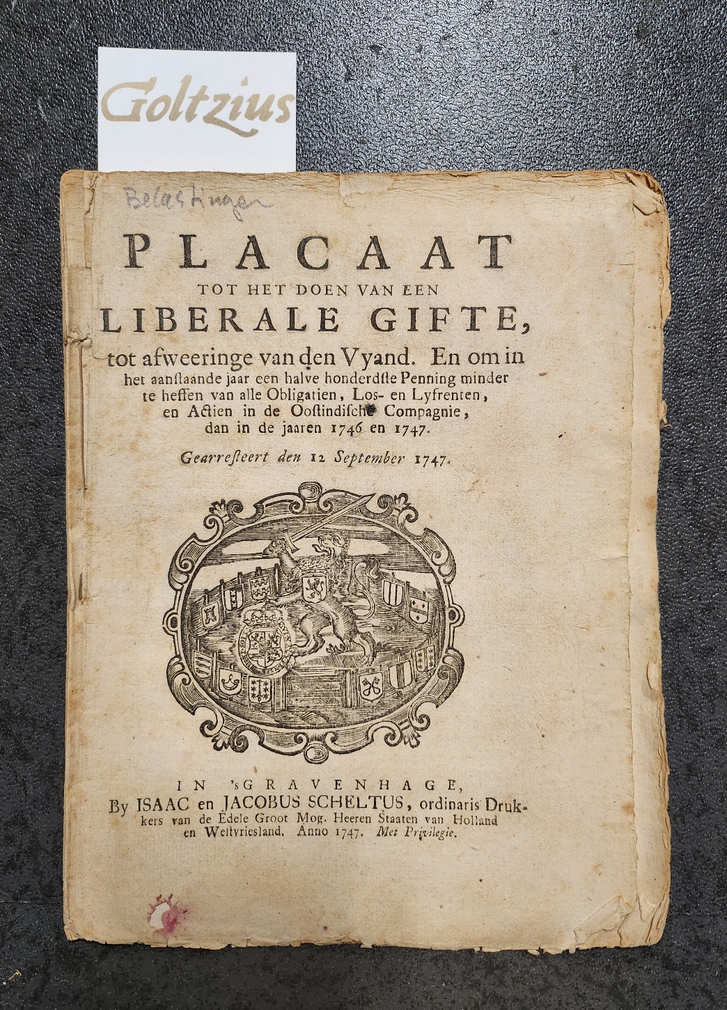 Placaat tot het doen van een liberale gifte, tot afweeringe van den Vyand. En om in het aanstaande jaar een halve honderdste Penning minder te heffen van alle Obligatien, Los- en Lyfrenten, en Actien in de Oostindische Compagnie, dan in de jaaren 1746 en