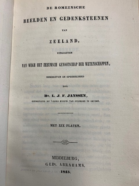 JANSSEN, L.J.F., De Romeinsche beelden en gedenksteenen van Zeeland uitgegeven van wege het Zeeuwsch Genootschap der Wetenschappen. Tweede deel, tweede stuk.