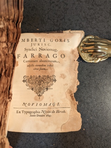 LAMBERTUS, GORIS, Lamberti Goris jurisc. syndici Noviomagensis Commentatio ad tres & viginti priores titulos reformatae Consuetudinis Velaviae ejusque orae ad ripam Isulae fluminis, partium Ducatus Gelriae & Comitatus Zutphaniae, cum translatione Latina textus vernaculi (.