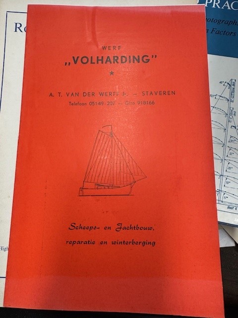 Brochure Werf Volharding A.T. van der Werff Jr. - Staveren. Scheeps- en jachtbouw, reparatie en winterberging.