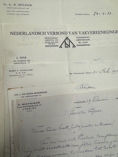 Letters written in 1933 to the Evert Kupers family after the death of their son aged 8 by P. Moltmaker, Utrecht, Joh. J. van Essen-Mazereeuw, Bloemendaal, Bart Elskamp, De Veenhoop, J. Spek, Amsterdam, Rengelink (?), Nederlands Verbond van Vakvereeniginge