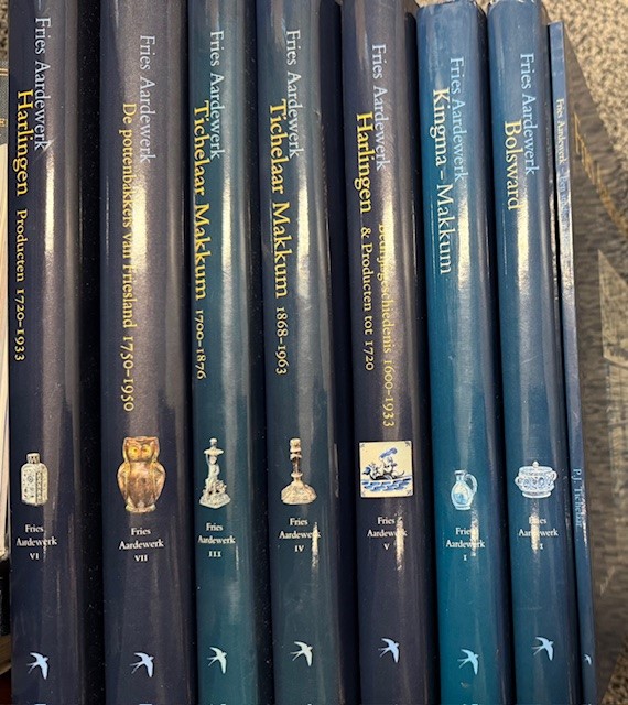 PLUIS, JAN & PIETER JAN TICHELAAR, ET AL:, Fries Aardewerk . Complete set 8 volumes.