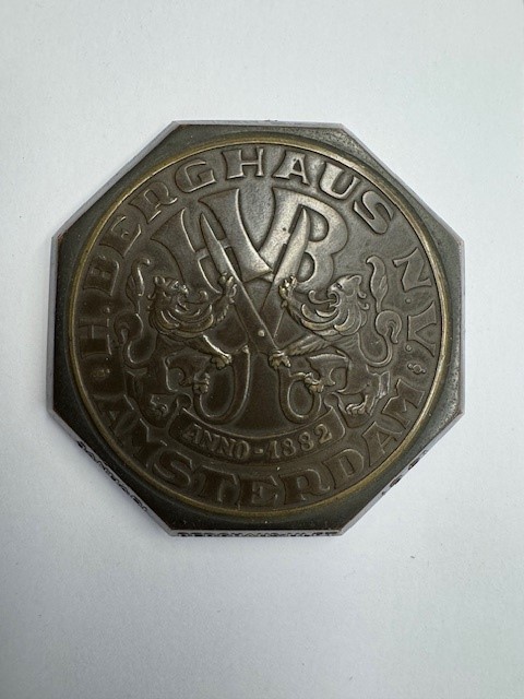 H. Berghaus N.V. Amsterdam. Anno 1882.  Januari 1951 Berghaus Ulft.  Commemorative medal in bronze.