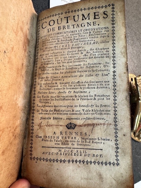 SAUVAGEA, M. (ED)., Coûtumes De Bretagne, Avec Les Commentaires Et Observations pour l'intelligence, le veritable sens & l'usage des Articles obscurs, suivant les Edits, Déclarations, Ordonnances & Arrests de Reglemens rendus depuis la derniere réformation de ces Coûtumes. (