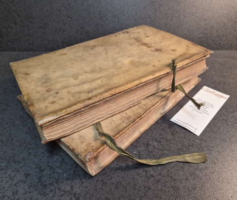 ROUCK, THOMAS DE, MALTE, HERMAN FRANCOIS DE, Two bindings:1. Den Nederlandtschen herauld, ofte tractaet van wapenen en politycken adel.
AND: 2. Les nobles dans les tribunaux, traite de droit enrichi de plusieurs curiositez utiles de l'histoire et du blazon, ou les questions qui conviennent aux nobl