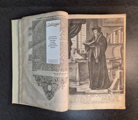 CALVIJN, JOHANNES, CORSMANNUS, WILHELMUS, Instutie ofte onderwijsingh in de Christelicke religie. In vier Boecken beschreven door Johannes Calvinus, in sijn leven Herder ende Professor der Kercke Christi to Geneven. Na van nieuws uyt het Latijn en François getrouwelick over-geset door Wilhelmus C