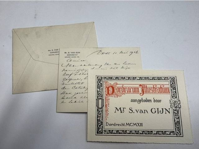 GIJN, S. VAN, Handwritten note on his official stationary (postpapier) of Mr Simon van Gijn with compliments note for his publication Dordracum Illustratum in original cover.