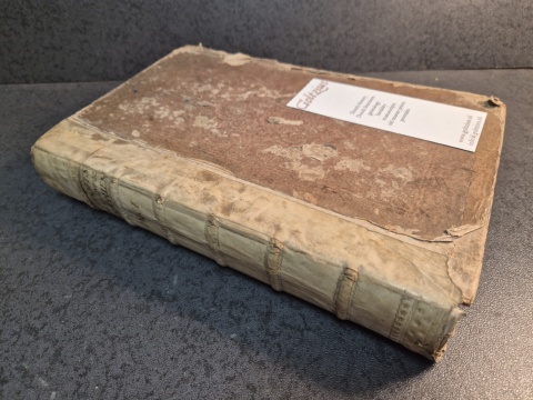 Hooft, P.C. Nederlandsche Historien, seedert de overdraght der heerschappye van Kaizer Karel den Vyfden op Koning Philips zynen zoon, tot het einde der landtvooghdye des graven van Leicester. De vierde druk. Tweede deel.