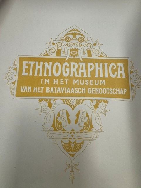 TEILLERS, J.W.,, Ethnographica in het museum van het Bataviaasch Genootschap van Kunsten en Wetenschappen te Batavia (Java). Plaat I-XII.