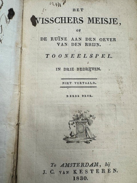 CRAMER, A., Het visschers meisje, of De rui¨ne aan den oever van den Rhijn : tooneelspel in drie bedrijven / niet vertaald