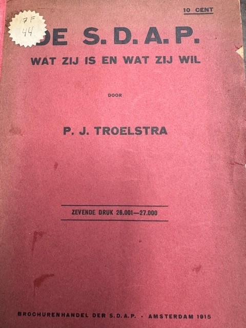 TROELSTRA, P.J., De S.D.A.P. wat zij is en wat zij wil.
