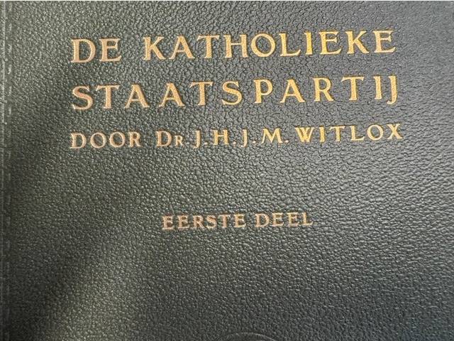 WITLOX, J.H.J.M., De Katholieke Staatspartij in haar oorsprong en ontwikkeling geschetst.